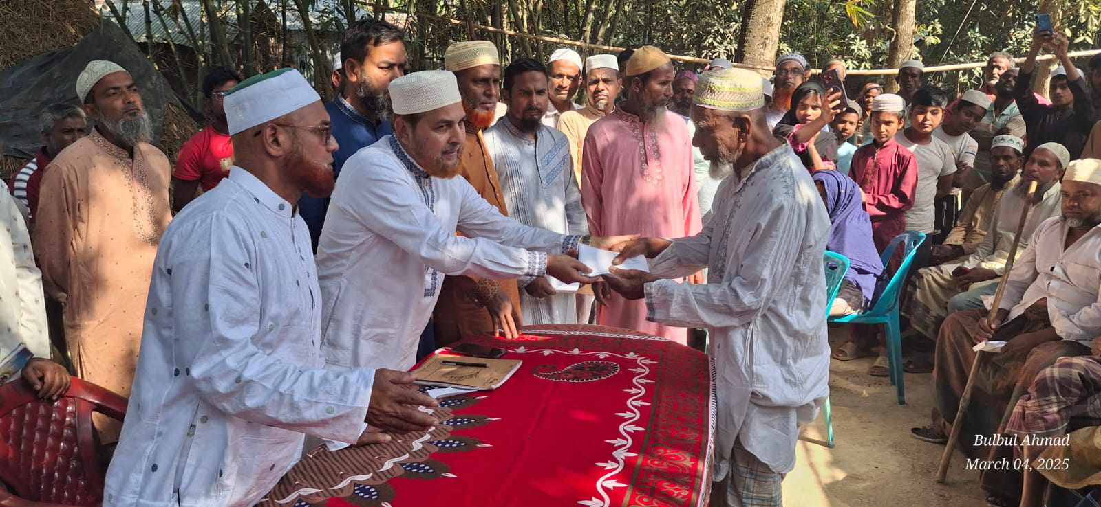 সিরাজগঞ্জের উল্লাপাড়ায় সড়ক দূর্ঘটনায় নিহত ও আহত পরিবারের পাশে – মাওলানা রফিকুল ইসলাম খান। 