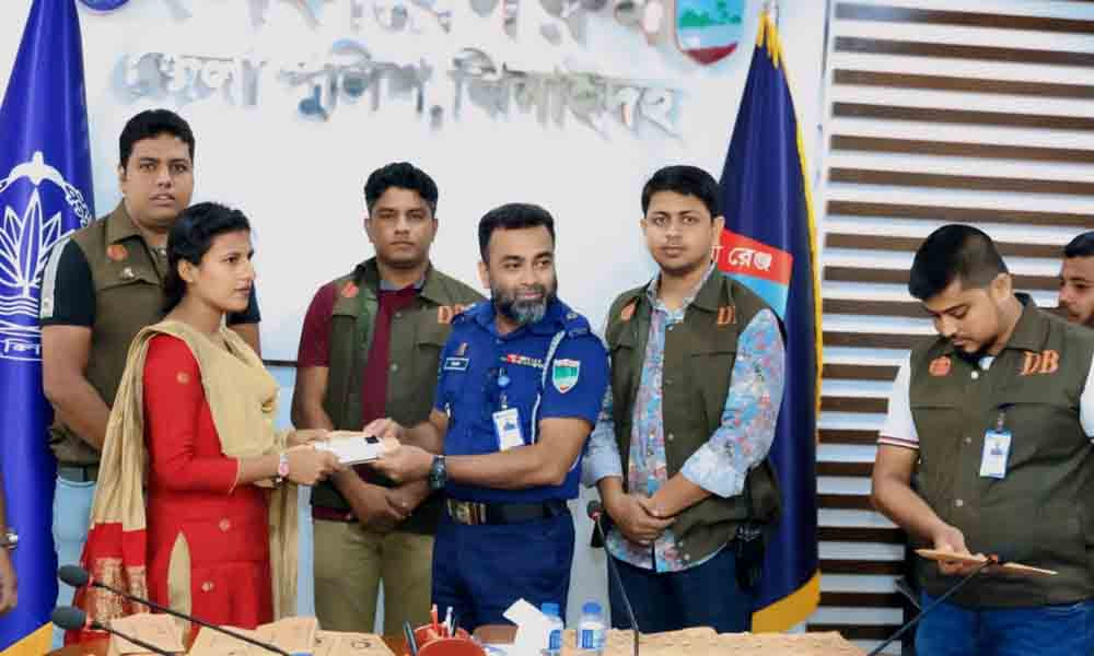 সাইবার অপরাধ দমনে ঝিনাইদহ জেলা পুলিশের সাফল্য, উদ্ধার হলো ৯৬টি মোবাইল ও প্রতারিত ৯৩ হাজার টাকা