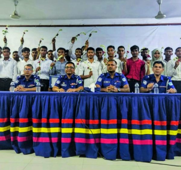 মাত্র ১২০ টাকায় স্বপ্ন পূরণ, ঝিনাইদহের ২৫ তরুণ-তরুণীর…