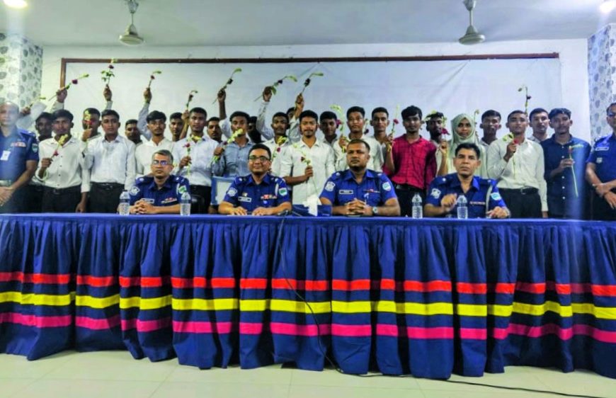 মাত্র ১২০ টাকায় স্বপ্ন পূরণ, ঝিনাইদহের ২৫ তরুণ-তরুণীর…